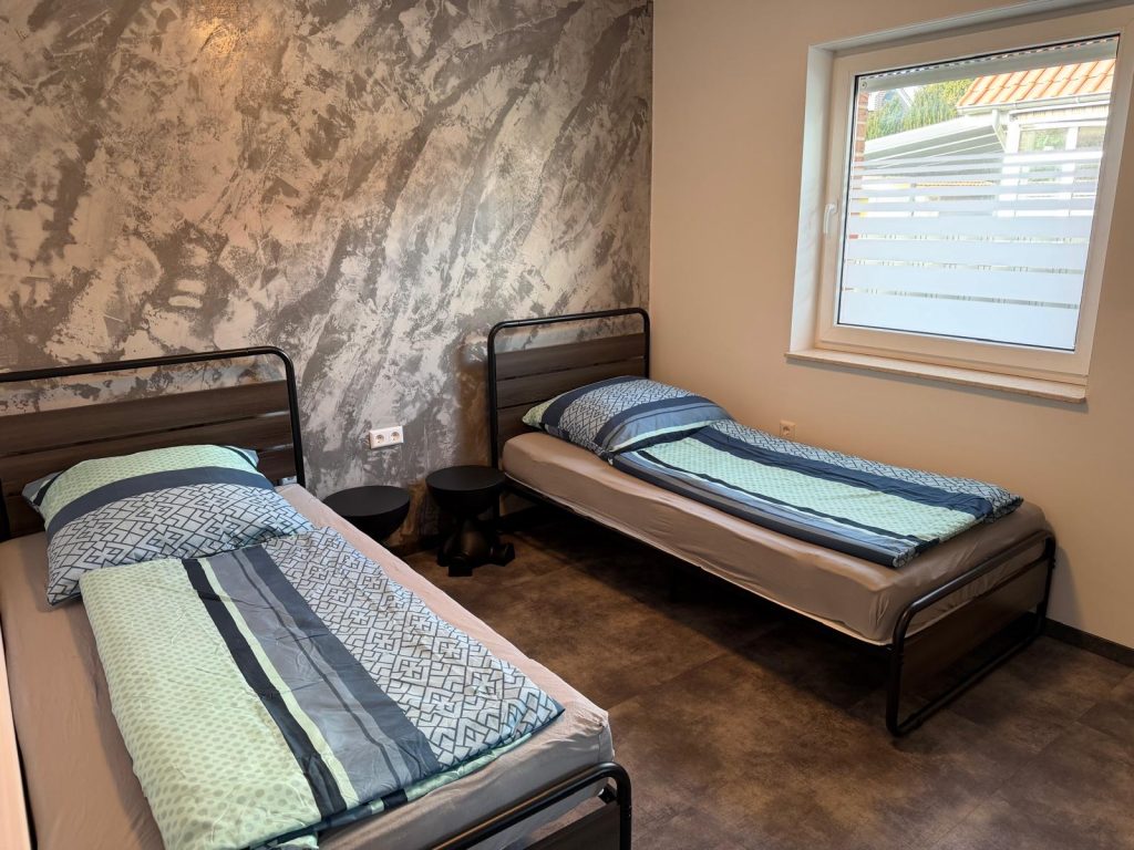 schlafzimmer-2-delphin-heeder-see