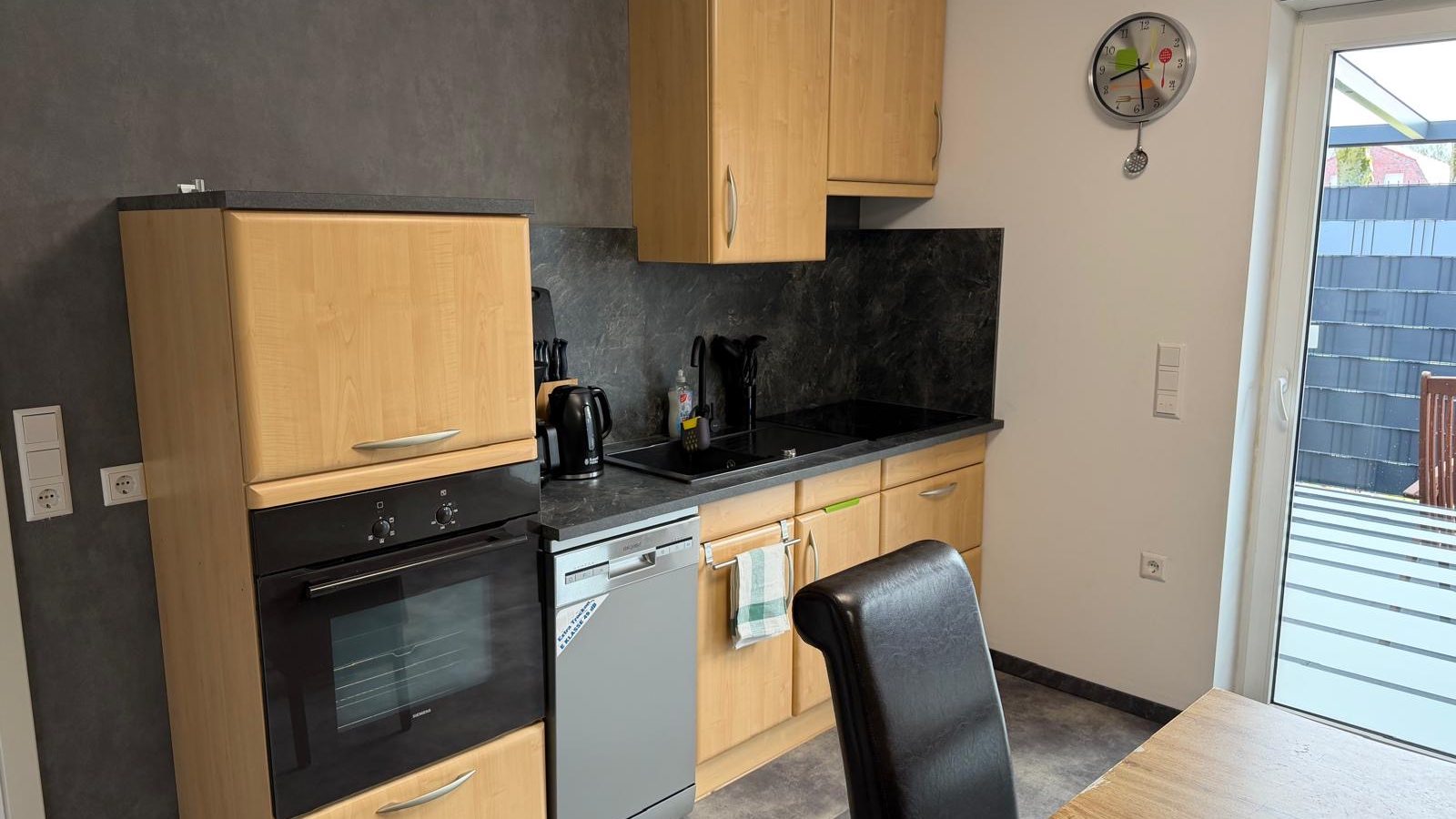 Küche Ferienwohnung Delphin Heeder See mit Spülmaschine Backofen