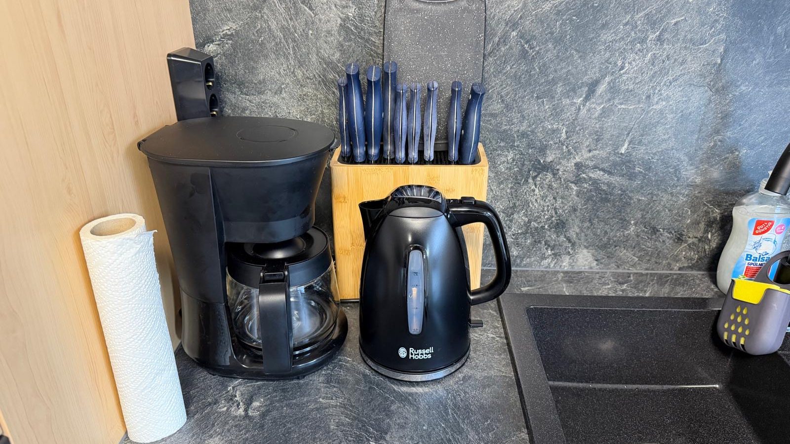 Küchengeräte Ferienwohnung Delphin Heeder See Kaffeemaschine Wasserkocher