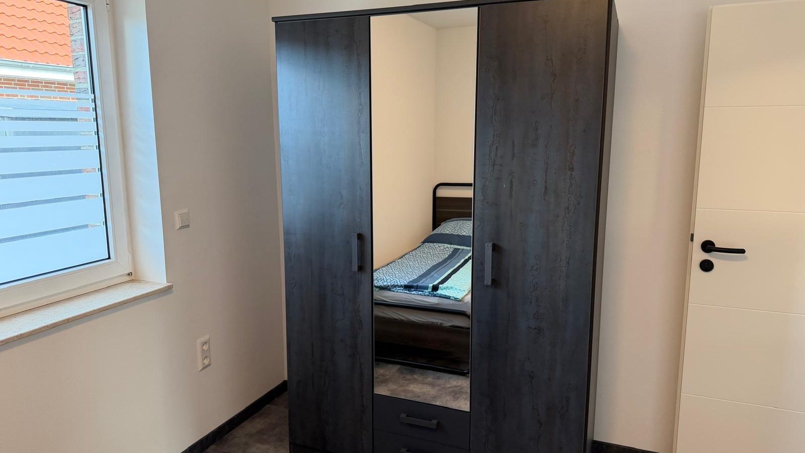 Schlafzimmer Ferienwohnung Delphin Heeder See mit zwei Einzelbetten