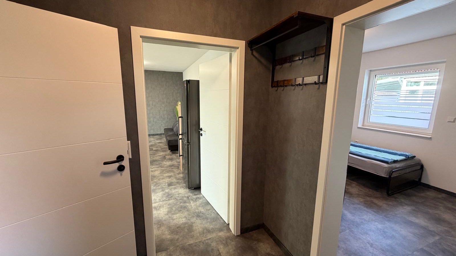 Flur Ferienwohnung Delphin Heeder See Eingangsbereich hell