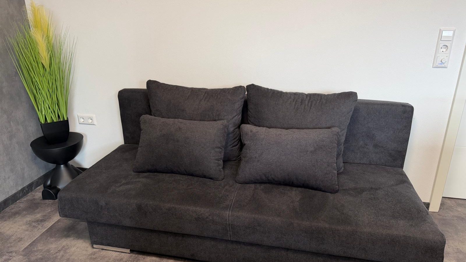 Wohnzimmer Ferienwohnung Delphin Heeder See modern und hell